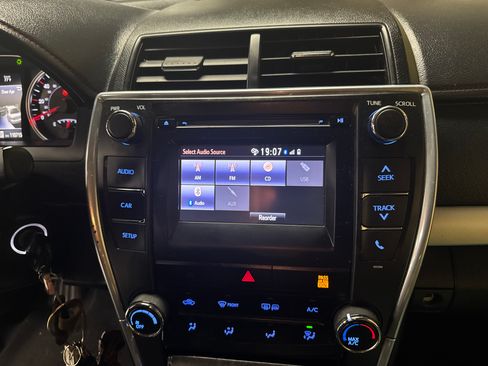 Used 2015 Toyota Camry SE FWD image 20