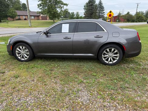 Used 2016 Chrysler 300 Limited AWD/4WD image 2
