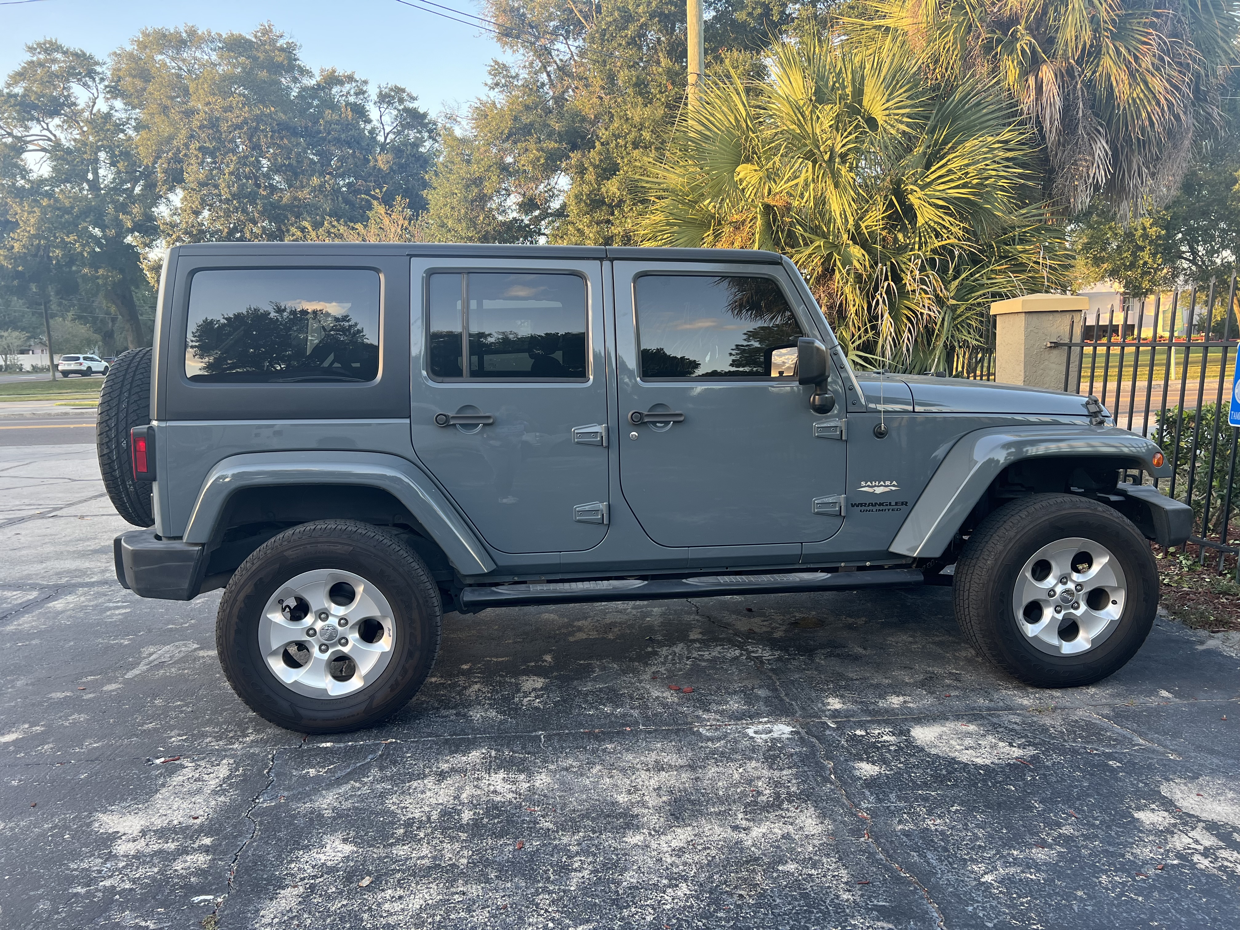 Used 2015 Jeep Wrangler Unlimited Sahara w/ Max Tow Package AWD/4WD image 4