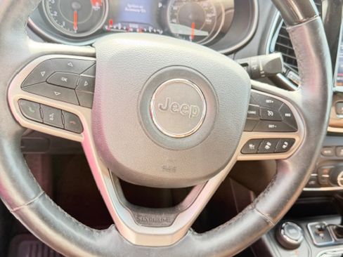 Used 2019 Jeep Cherokee Overland w/ Technology Group image 19