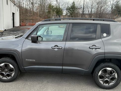 Used 2017 Jeep Renegade Sport w/ Power & Air Group image 5