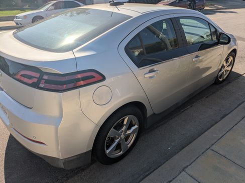 Used 2015 Chevrolet Volt Premium w/ Premium Trim Package image 4