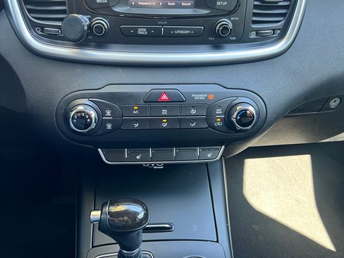 Used 2016 Kia Sorento LX w/ LX Convenience Package FWD image 16