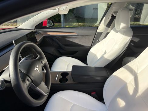 Used 2023 Tesla Model 3 Standard Range image 12