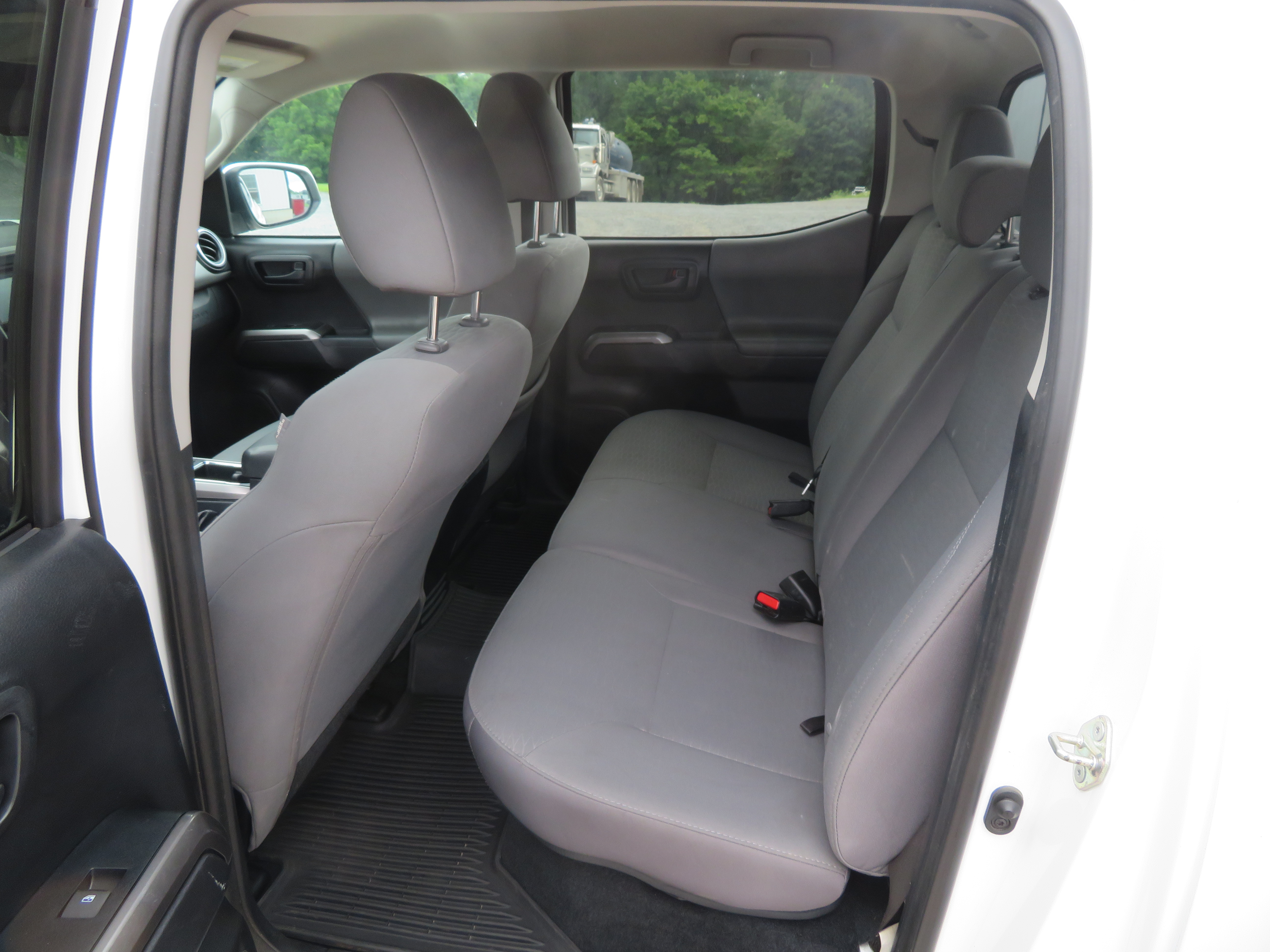 Used 2019 Toyota Tacoma SR5 AWD/4WD image 25