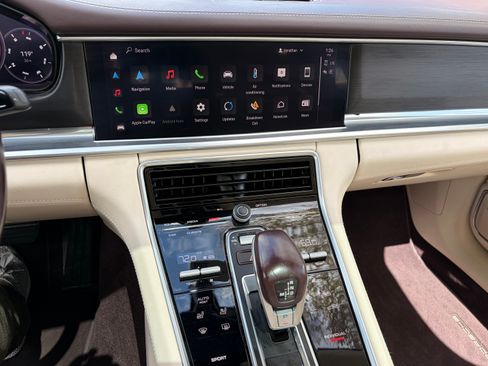 Used 2023 Porsche Panamera image 23