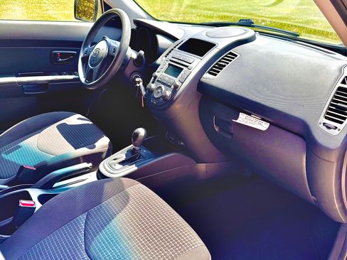 Used 2012 Kia Soul FWD image 21