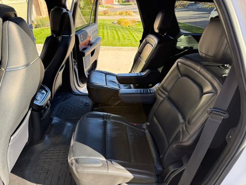 Used 2018 Lincoln Navigator Select w/ Technology Package image 14