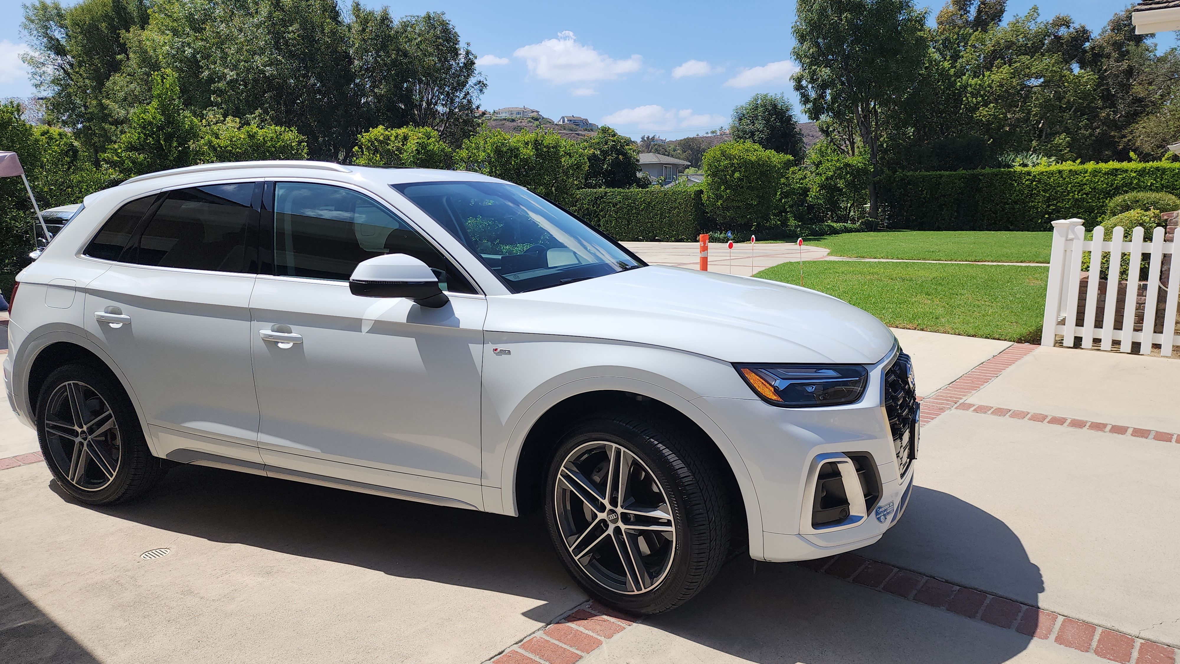 Used 2022 Audi Q5 e Premium Plus w/ Premium Plus Package AWD/4WD image 2