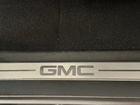 Used 2019 GMC Yukon XL SLT image 21