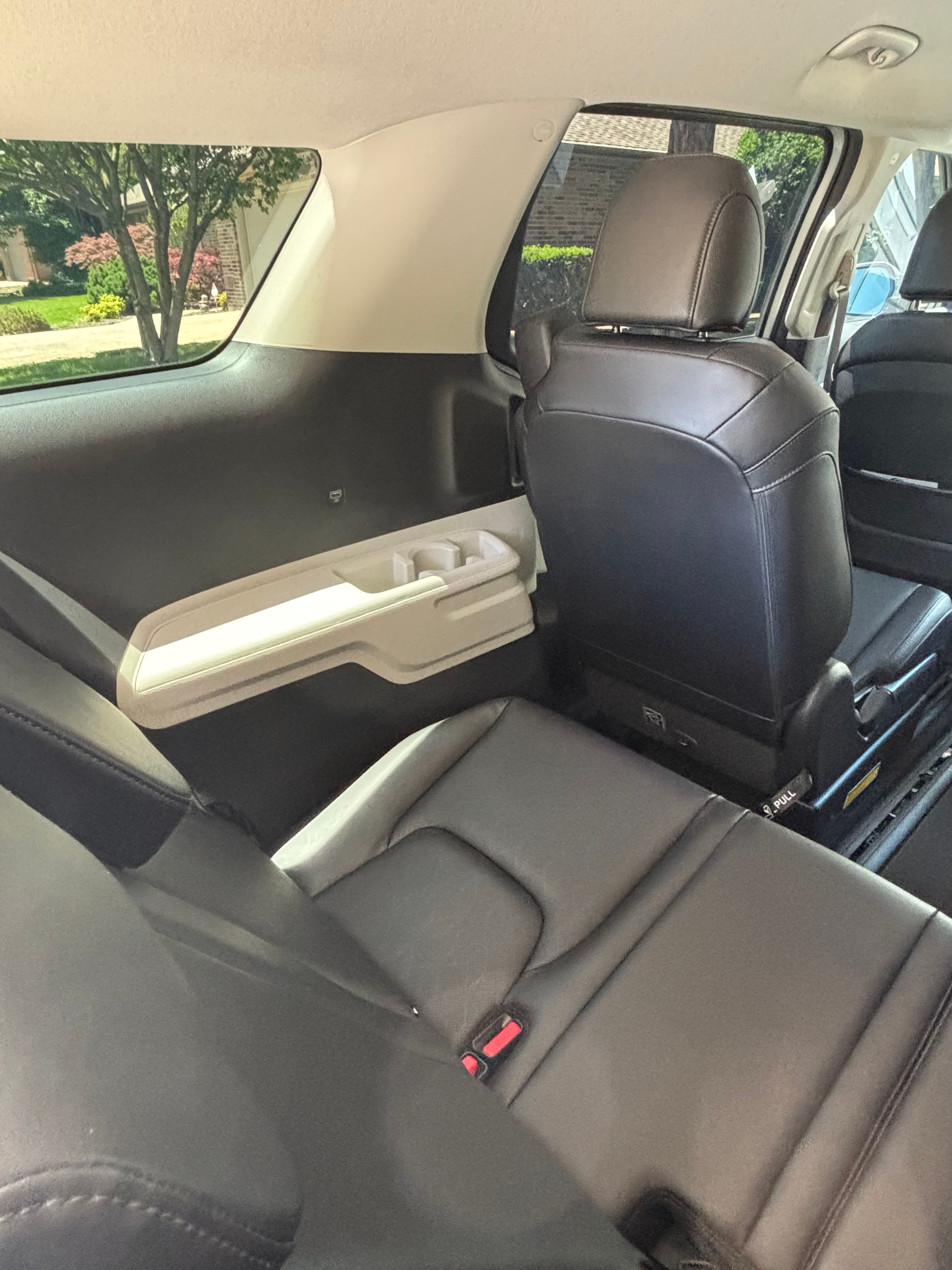 Used 2023 Kia Carnival LX FWD image 24