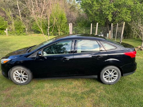 Used 2017 Ford Focus SE image 5