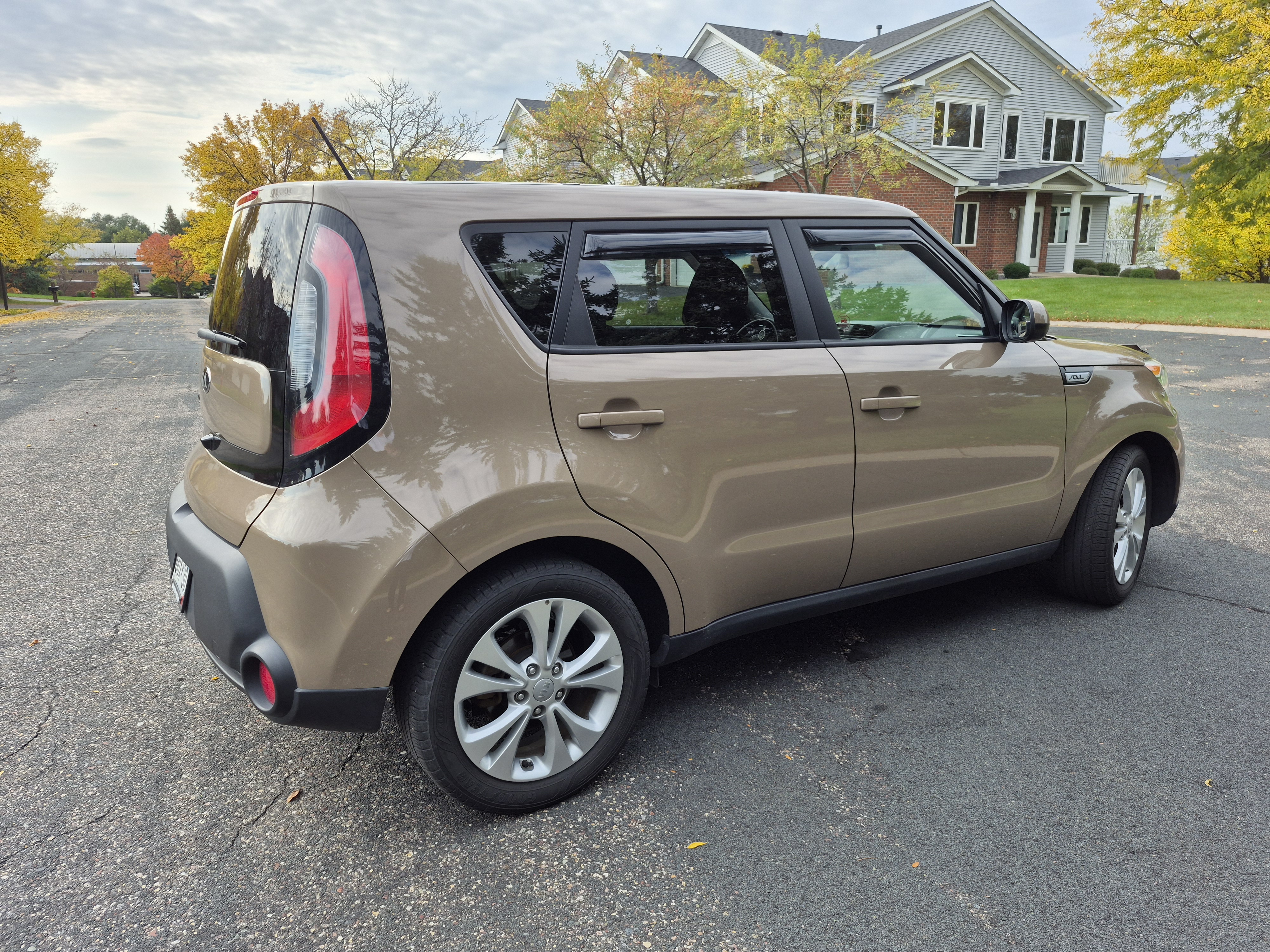Used 2015 Kia Soul + FWD image 4