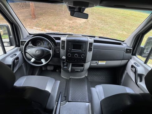 Used 2016 Mercedes-Benz Sprinter 2500 image 16