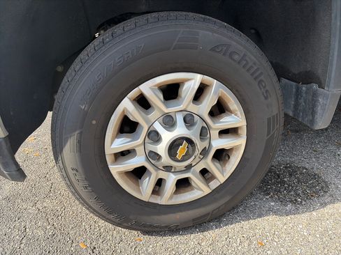 Used 2022 Chevrolet Silverado 2500 LT w/ Convenience Package image 5