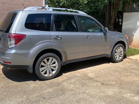 Used 2011 Subaru Forester 2.5X Touring AWD/4WD image 2