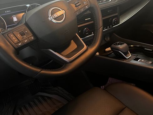 Used 2025 Nissan Rogue SV w/ SV Premium Package image 6