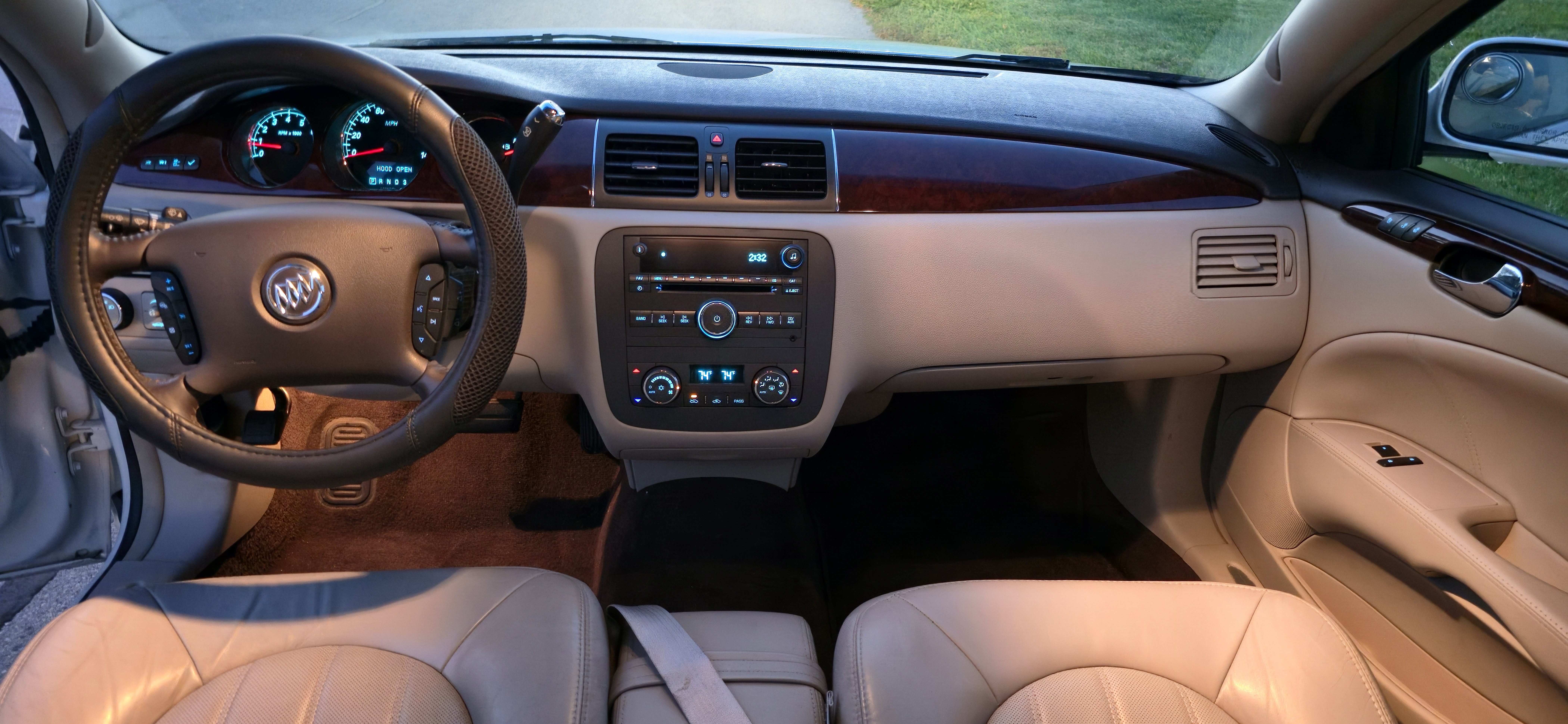 Used 2008 Buick Lucerne CXL w/ Driver Confidence Package FWD image 13