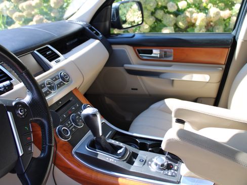 Used 2010 Land Rover Range Rover Sport HSE LUX image 29