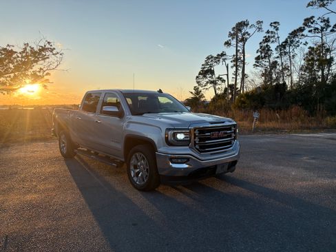Used 2018 GMC Sierra 1500 SLT image 2