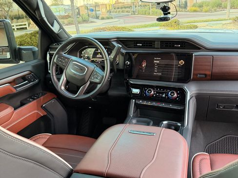 Used 2025 GMC Sierra 2500 Denali Ultimate w/ Max Trailering Package image 14