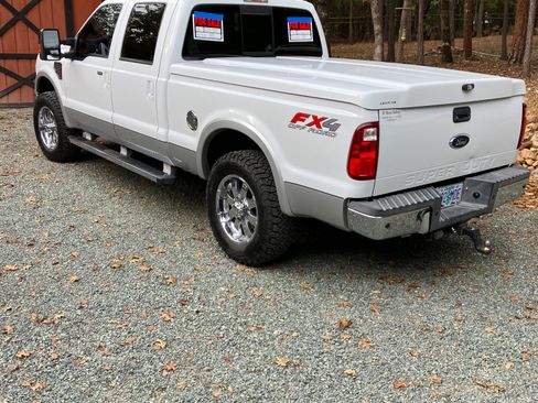 Used 2010 Ford F250 Lariat image 8