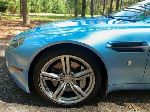 Used 2009 Aston Martin V8 Vantage Coupe RWD image 5