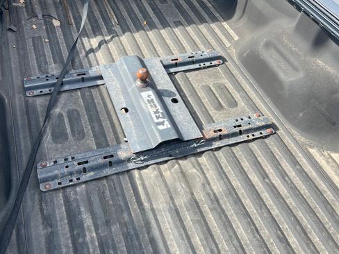 Used 2011 Ford F250 XL w/ XL Value Pkg image 4