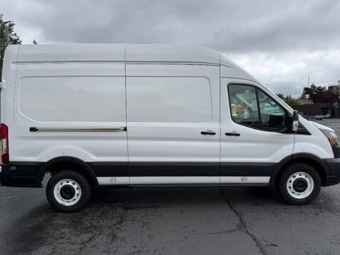 Used 2022 Ford E-Transit 148 High Roof w/ Load Area Protection Package image 10