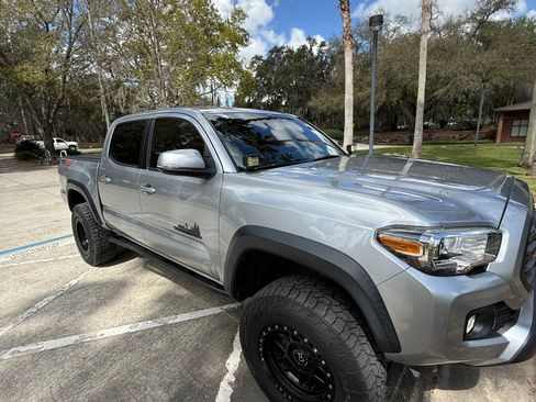 Used 2021 Toyota Tacoma TRD Off-Road w/ Technology Package image 5