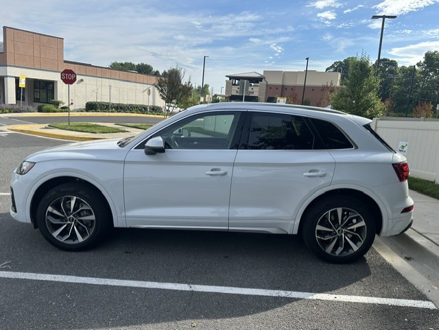 Used 2021 Audi Q5 2.0T Premium w/ Convenience Package AWD/4WD image 10