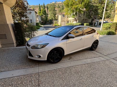 Used 2014 Ford Focus Titanium FWD image 8