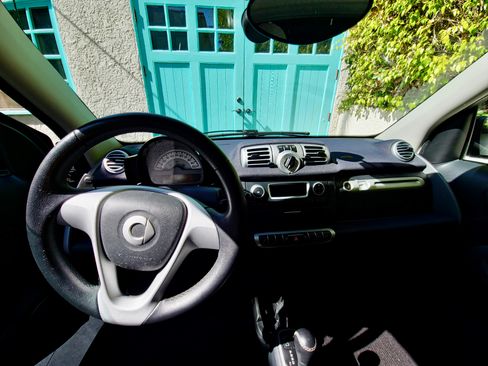Used 2013 smart fortwo passion RWD image 10