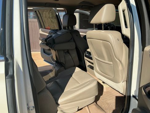 Used 2015 Chevrolet Suburban LT w/ Luxury Package image 24
