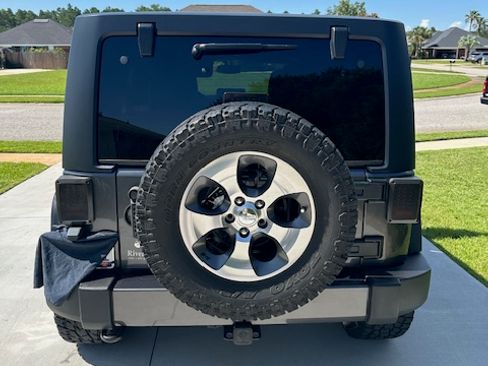 Used 2016 Jeep Wrangler Unlimited Sahara AWD/4WD image 5
