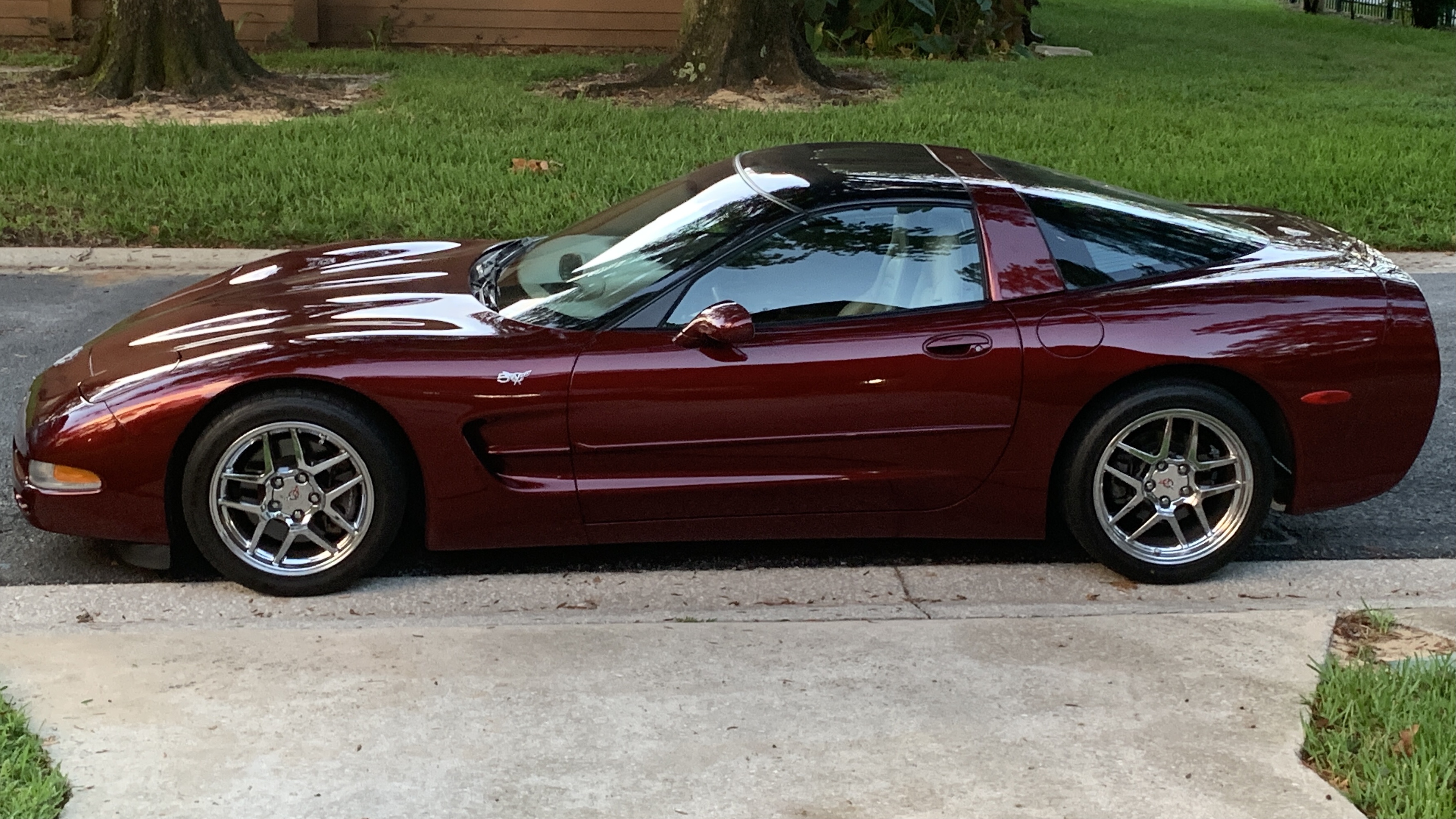 Used 2003 Chevrolet Corvette Coupe w/ Preferred Equipment Group RWD image 1