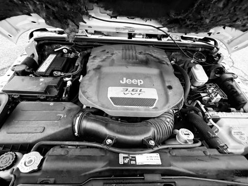 Used 2013 Jeep Wrangler Unlimited Sahara w/ Dual Top Group image 11