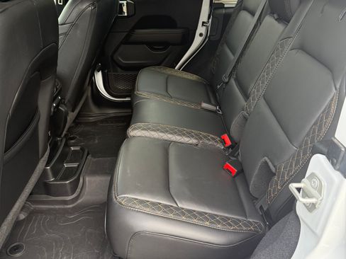 Used 2023 Jeep Wrangler Unlimited Sahara image 16