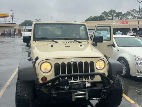 Used 2012 Jeep Wrangler Unlimited Sport image 1