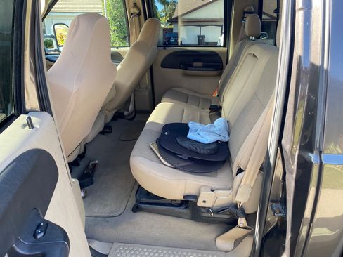 Used 2005 Ford F250 XLT image 4