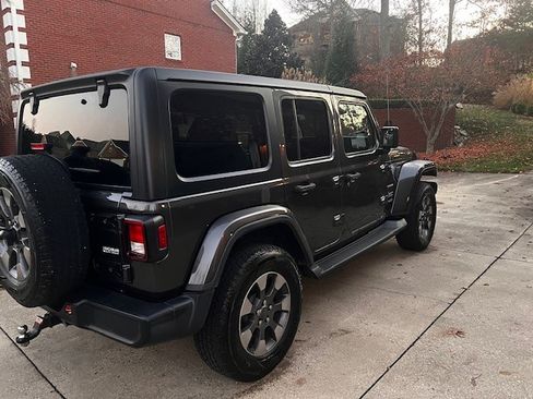 Used 2018 Jeep Wrangler Unlimited Sahara image 6