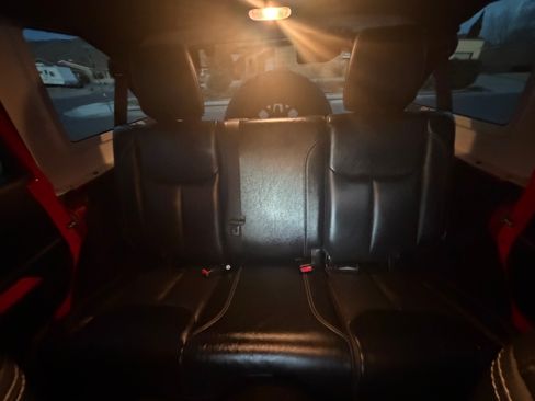 Used 2018 Jeep Wrangler Unlimited Rubicon w/ Connectivity Group image 7