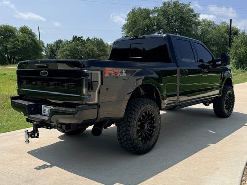 Used 2022 Ford F250 Lariat w/ Lariat Value Package AWD/4WD image 5