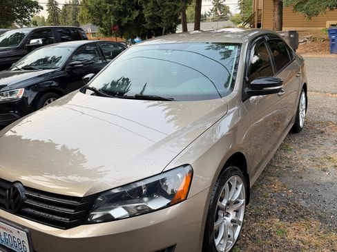 Used 2015 Volkswagen Passat 1.8T SE FWD image 2
