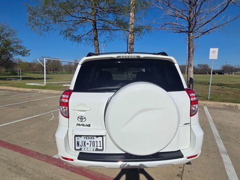 Used 2012 Toyota RAV4 Sport Utility 4D w/ Upgrade Value Pkg image 4