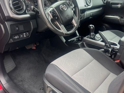 Used 2021 Toyota Tacoma TRD Off-Road w/ Technology Package AWD/4WD image 19