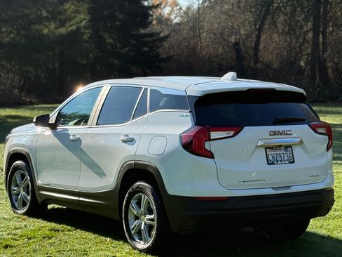 Used 2023 GMC Terrain SLE image 8