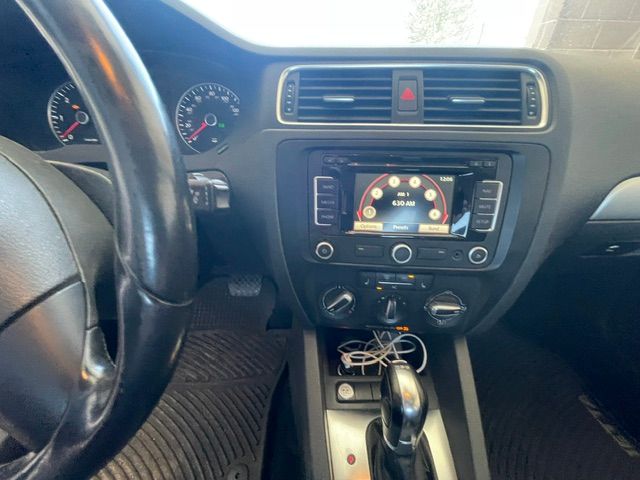 Used 2012 Volkswagen Jetta TDI FWD image 14