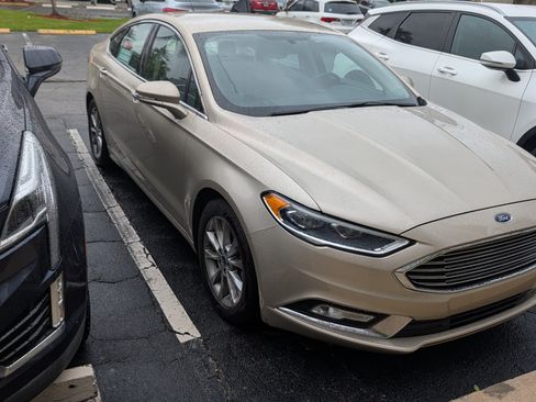 Used 2017 Ford Fusion SE w/ Fusion SE Technology Package image 1