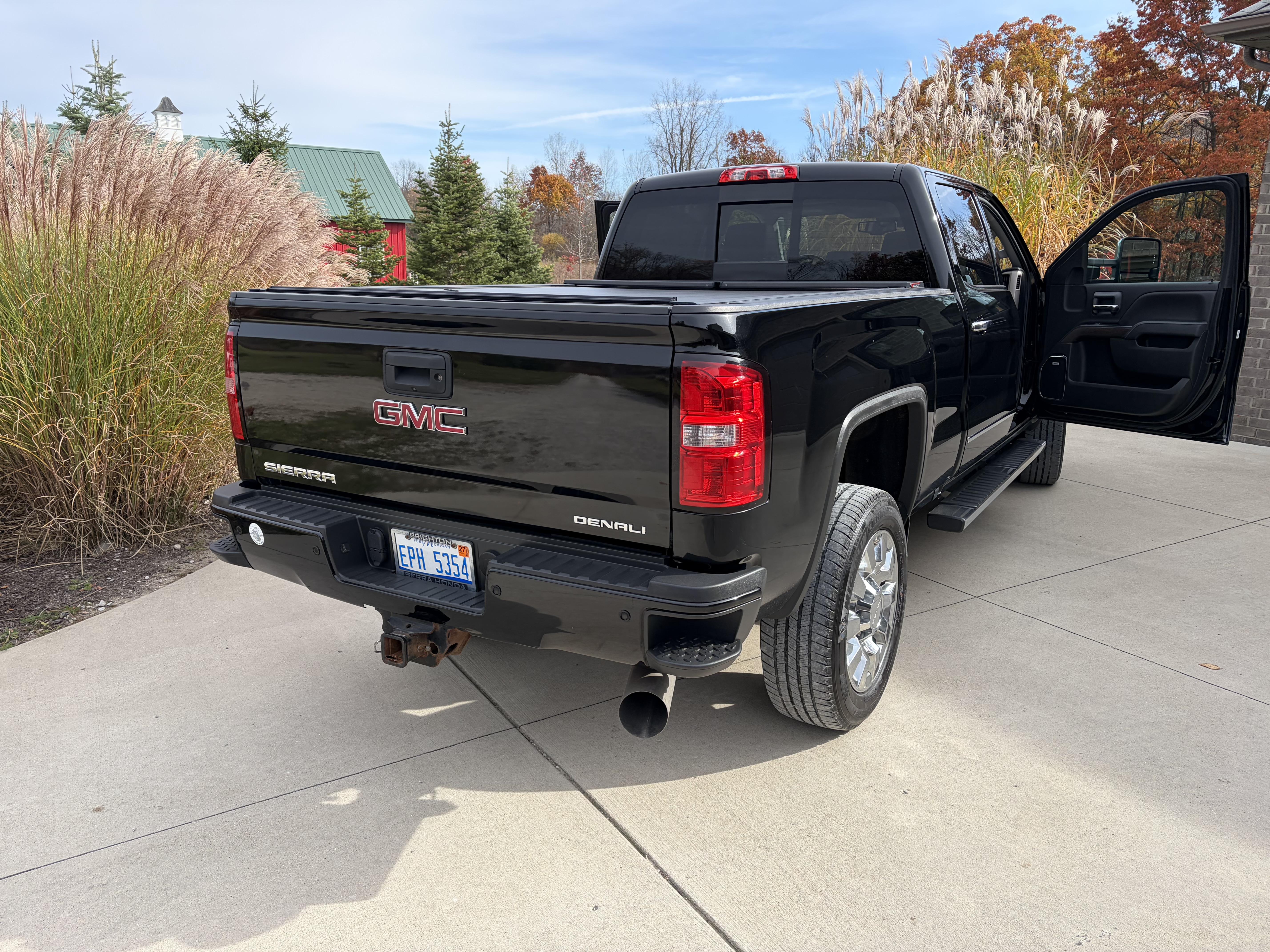 Used 2019 GMC Sierra 2500 Denali w/ Duramax Plus Package AWD/4WD image 6